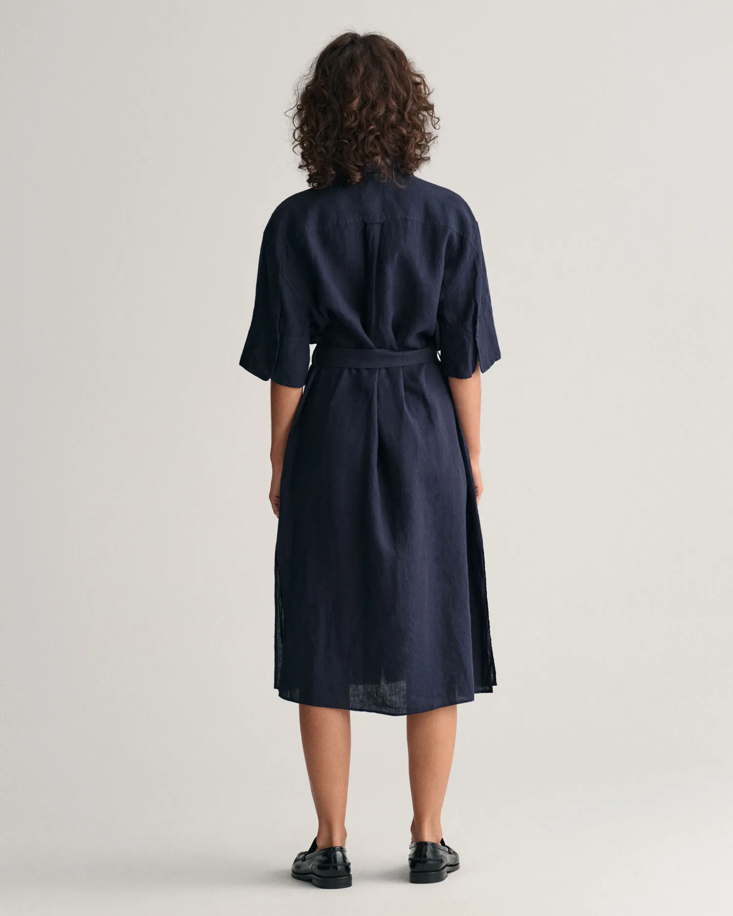 Vestido camisero de manga corta de lino