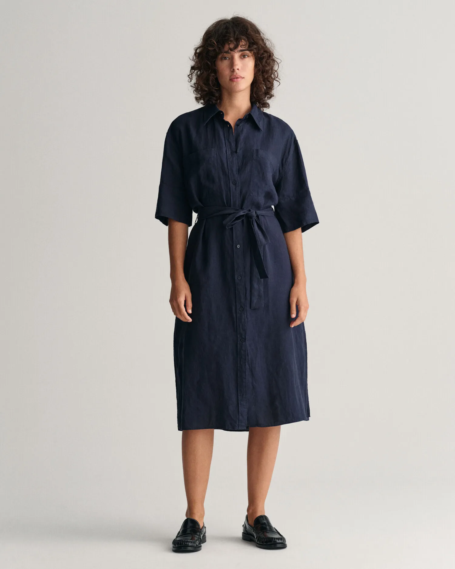 Vestido camisero de manga corta de lino