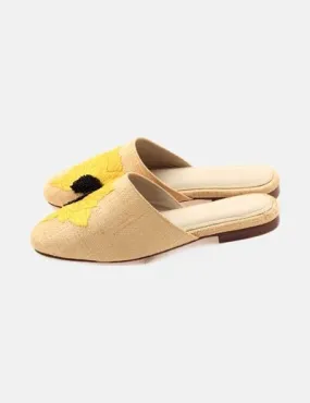 Zyne Mule beige bordados
